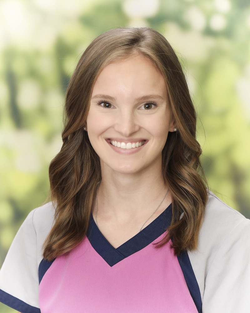 Orthodontist-Assistant-Female-Lindsey-at-Shehee-&-Callahan-Family-Orthodontics-in-Pensacola-Navarre-Milton-Pace-Florida