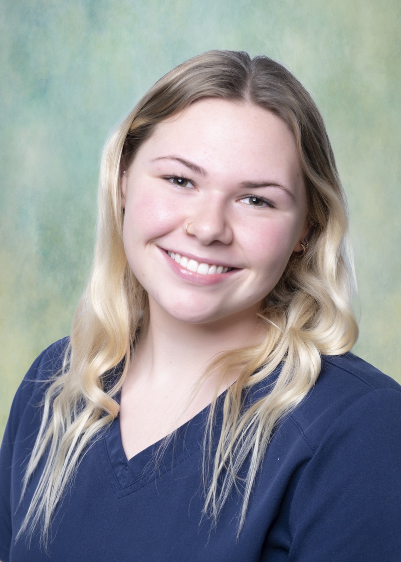 Orthodontist-Dental-Assistant-Female-Rylee-at-Shehee-&-Callahan-Family-Orthodontics-in-Pensacola-Navarre-Milton-Pace-Florida